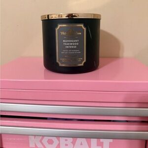 White Barn Mahogany Teakwood Intense Candle - Black and Gold